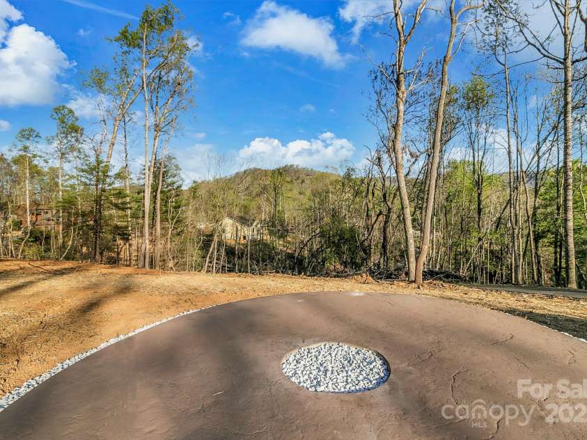 386 Donna Lane, Fairview, NC 28730.  MLS# CAR4250665, YatesRealty ID 8605. 