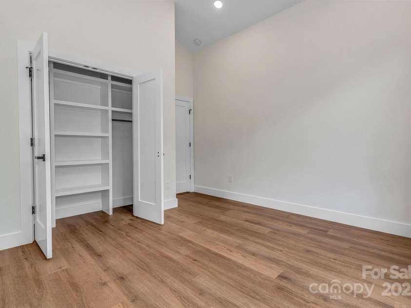 386 Donna Lane, Fairview, NC 28730.  MLS# CAR4250665, YatesRealty ID 8605. 