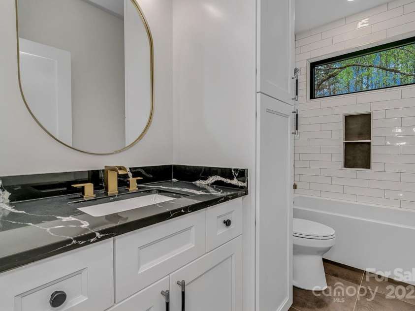 386 Donna Lane, Fairview, NC 28730.  MLS# CAR4250665, YatesRealty ID 8605. 