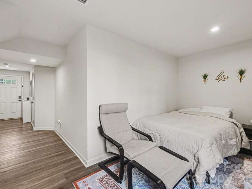5051 Daybell Street, Charlotte, NC 28214.  MLS# CAR4364729, YatesRealty ID 8605. 