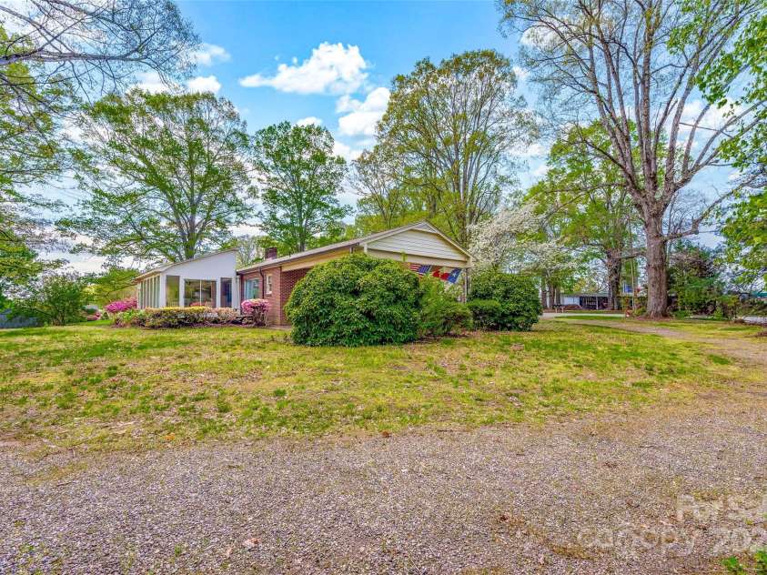 252 Stamey Farm Road, Statesville, NC 28677.  MLS# CAR4243359, YatesRealty ID 8606. 
