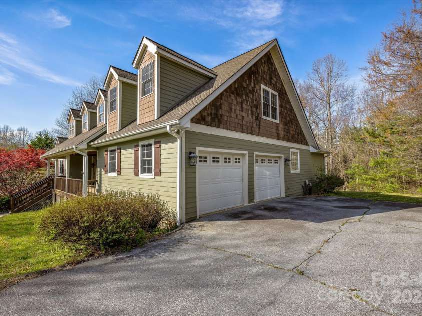 190 Whites Lake Boulevard, Saluda, NC 28773.  MLS# CAR4242074, YatesRealty ID 8607. 