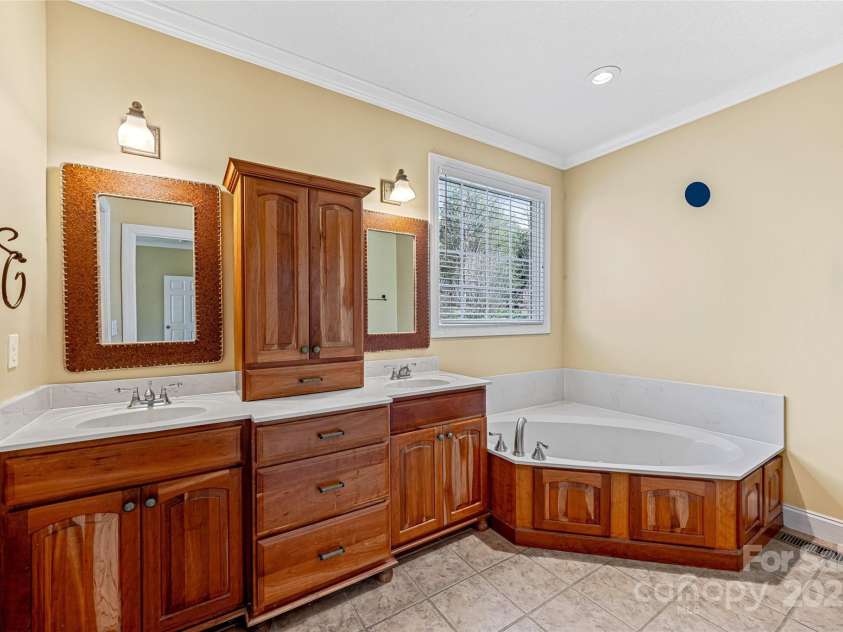 190 Whites Lake Boulevard, Saluda, NC 28773.  MLS# CAR4242074, YatesRealty ID 8607. 