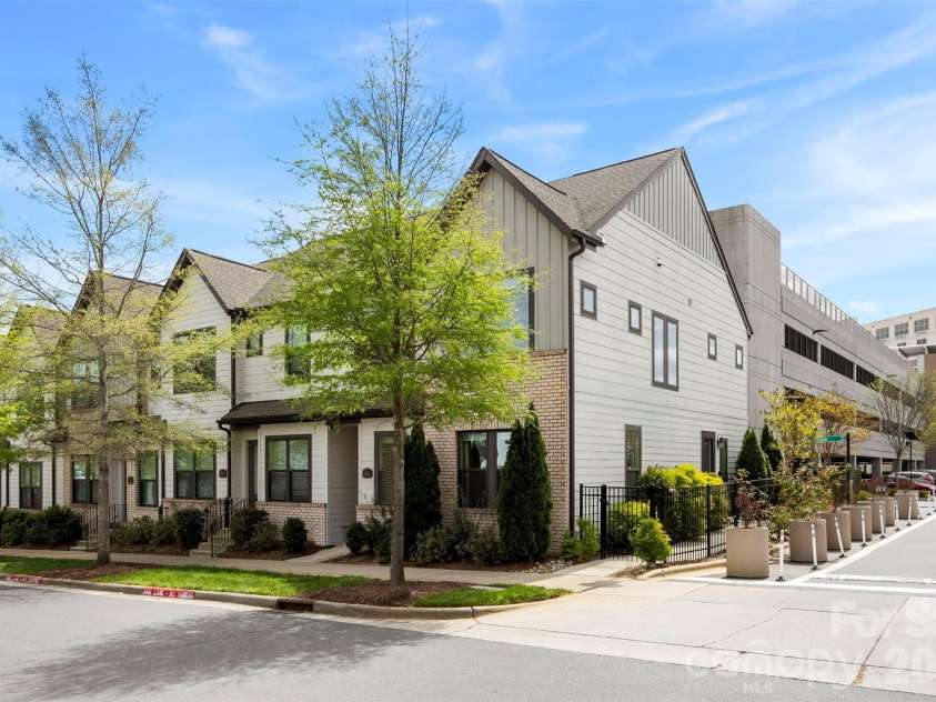6343 Southgrove Street, Charlotte, NC 28277.  MLS# CAR4335464, YatesRealty ID 8608. Private fenced in side yard