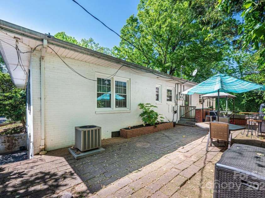 310 1st Street, Hickory, NC 28601.  MLS# CAR4247999, YatesRealty ID 8609. 