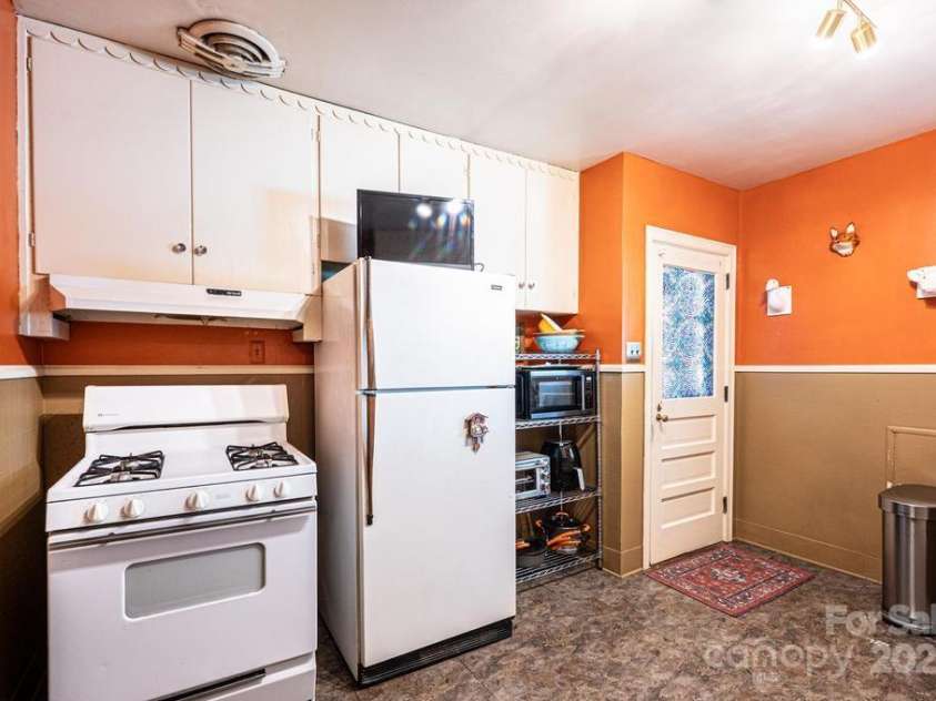 310 1st Street, Hickory, NC 28601.  MLS# CAR4247999, YatesRealty ID 8609. 