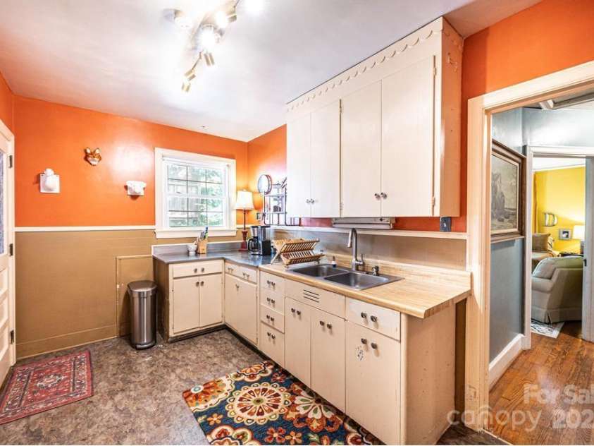 310 1st Street, Hickory, NC 28601.  MLS# CAR4247999, YatesRealty ID 8609. 