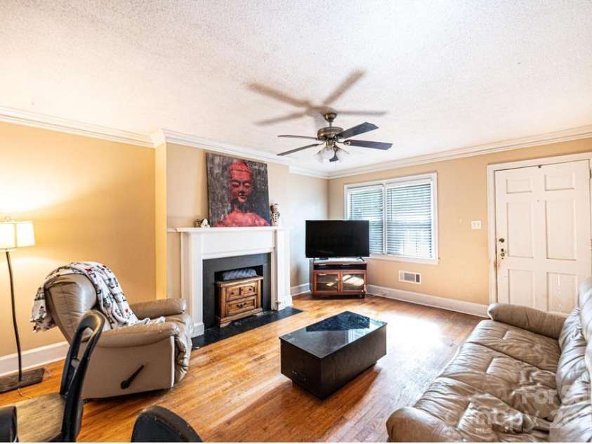 310 1st Street, Hickory, NC 28601.  MLS# CAR4247999, YatesRealty ID 8609. 