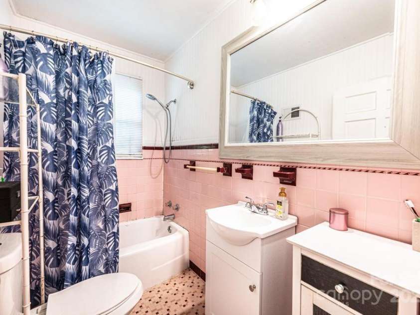 310 1st Street, Hickory, NC 28601.  MLS# CAR4247999, YatesRealty ID 8609. 