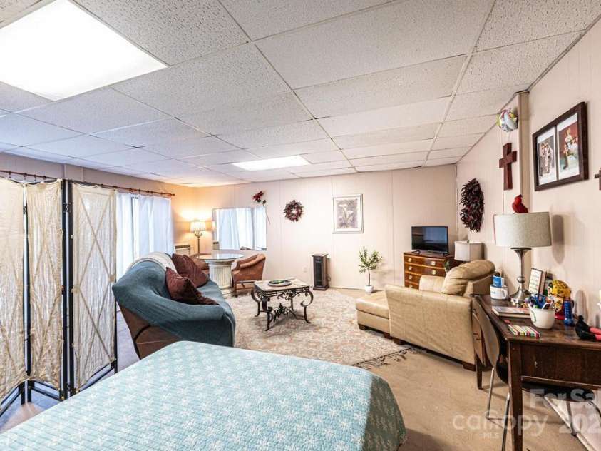 310 1st Street, Hickory, NC 28601.  MLS# CAR4247999, YatesRealty ID 8609. 