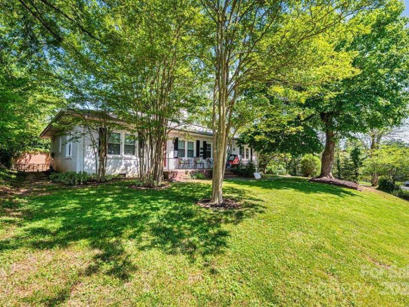 310 1st Street, Hickory, NC 28601.  MLS# CAR4247999, YatesRealty ID 8609. 