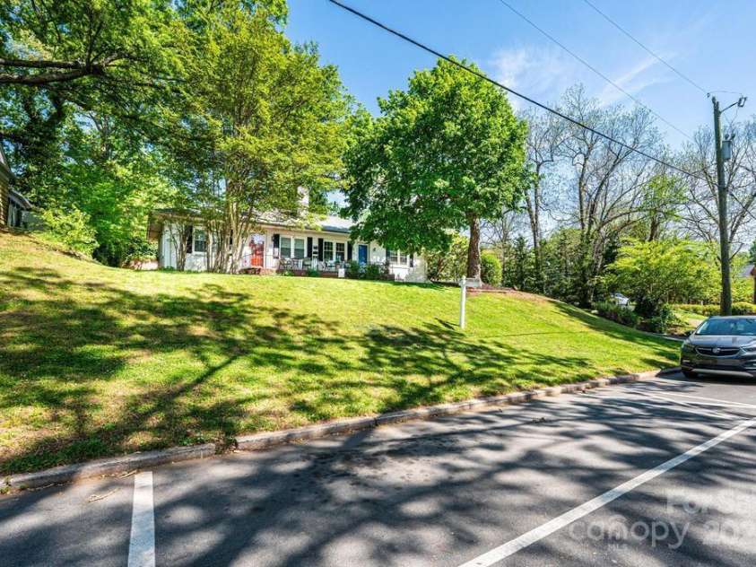 310 1st Street, Hickory, NC 28601.  MLS# CAR4247999, YatesRealty ID 8609. 