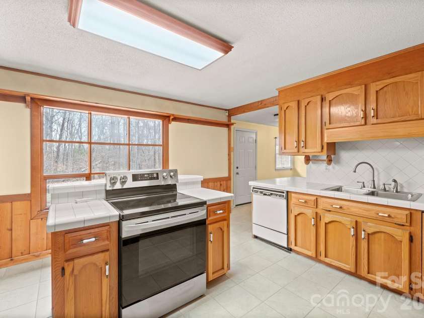 333 Sandy Ford Road, Mount Holly, NC 28120.  MLS# CAR4350892, YatesRealty ID 8609. 