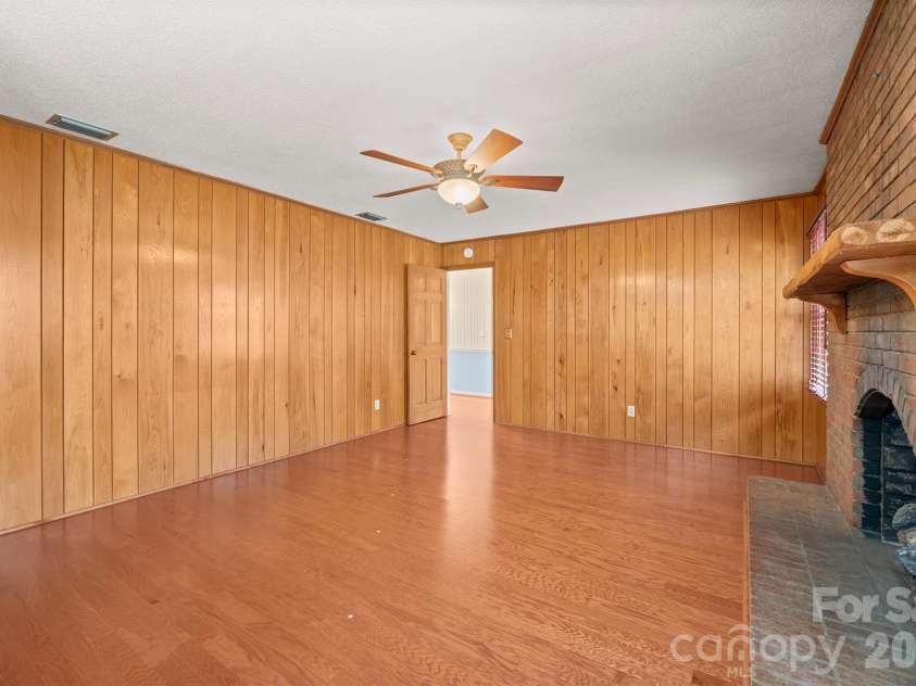333 Sandy Ford Road, Mount Holly, NC 28120.  MLS# CAR4350892, YatesRealty ID 8609. Flex space