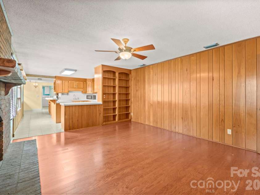 333 Sandy Ford Road, Mount Holly, NC 28120.  MLS# CAR4350892, YatesRealty ID 8609. Flex space