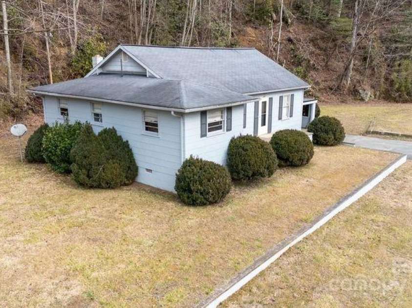 3700 Blowing Rock Boulevard, Lenoir, NC 28645.  MLS# CAR4222663, YatesRealty ID 861. 