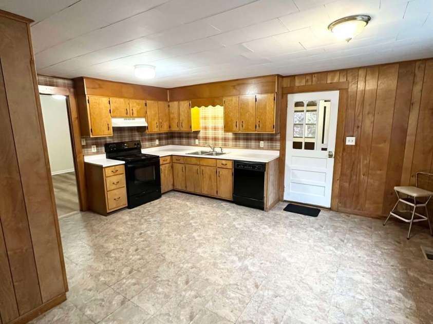 3700 Blowing Rock Boulevard, Lenoir, NC 28645.  MLS# CAR4222663, YatesRealty ID 861. 