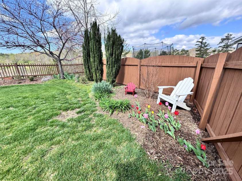 26 Trey Bourne Drive, Asheville, NC 28804.  MLS# CAR4244998, YatesRealty ID 8612. 