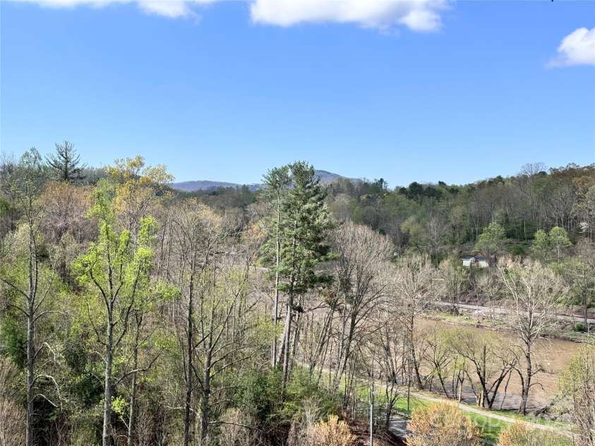 26 Trey Bourne Drive, Asheville, NC 28804.  MLS# CAR4244998, YatesRealty ID 8612. 