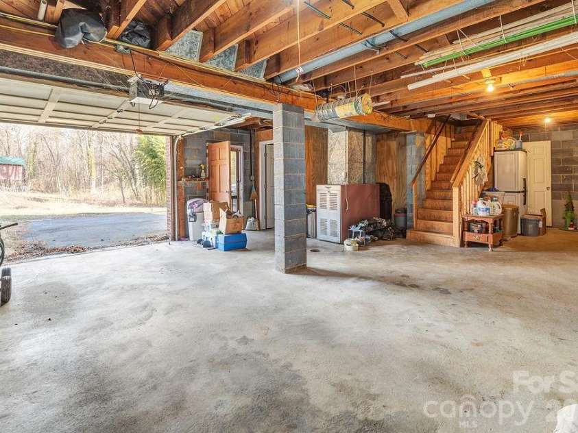437 Onteora Boulevard, Asheville, NC 28803.  MLS# CAR4361742, YatesRealty ID 8612. 1 car garage