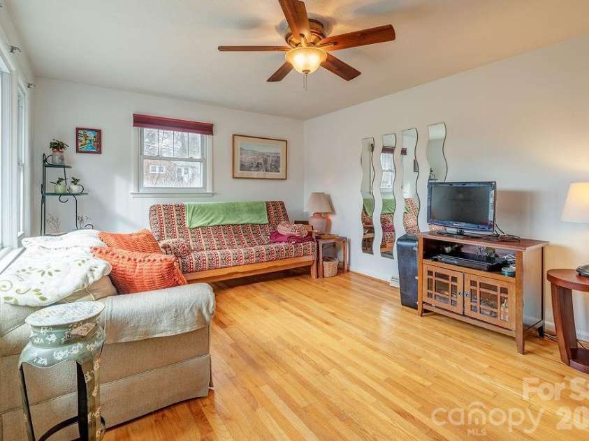 437 Onteora Boulevard, Asheville, NC 28803.  MLS# CAR4361742, YatesRealty ID 8612. 