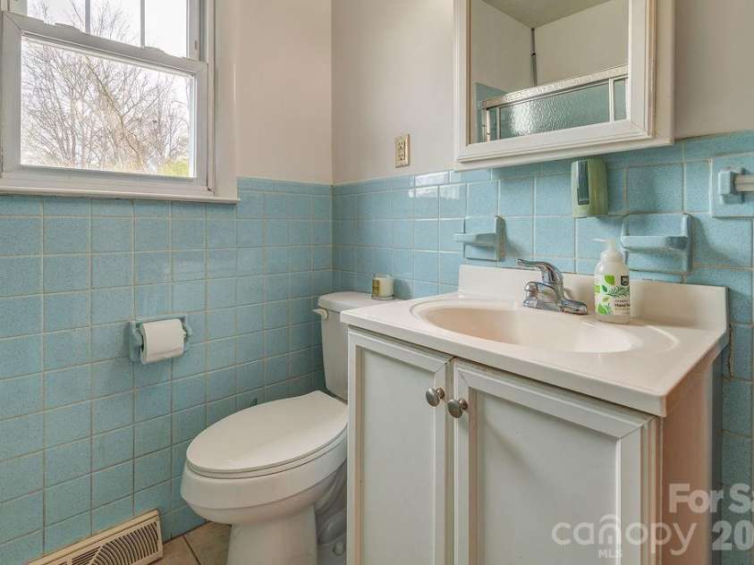 437 Onteora Boulevard, Asheville, NC 28803.  MLS# CAR4361742, YatesRealty ID 8612. 