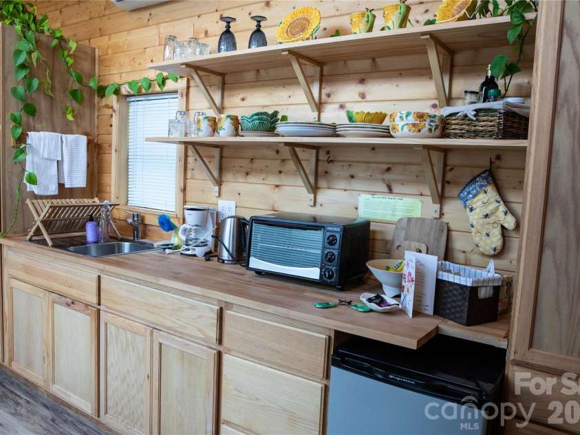 437 Onteora Boulevard, Asheville, NC 28803.  MLS# CAR4361742, YatesRealty ID 8612. 