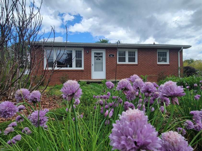 437 Onteora Boulevard, Asheville, NC 28803.  MLS# CAR4361742, YatesRealty ID 8612. 