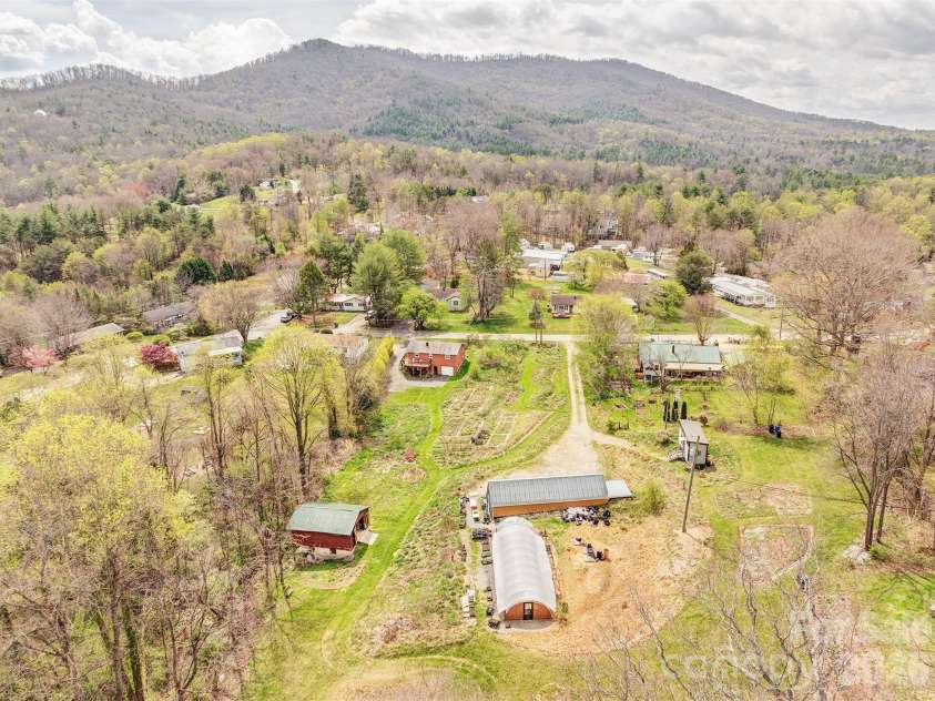 437 Onteora Boulevard, Asheville, NC 28803.  MLS# CAR4361742, YatesRealty ID 8612. 