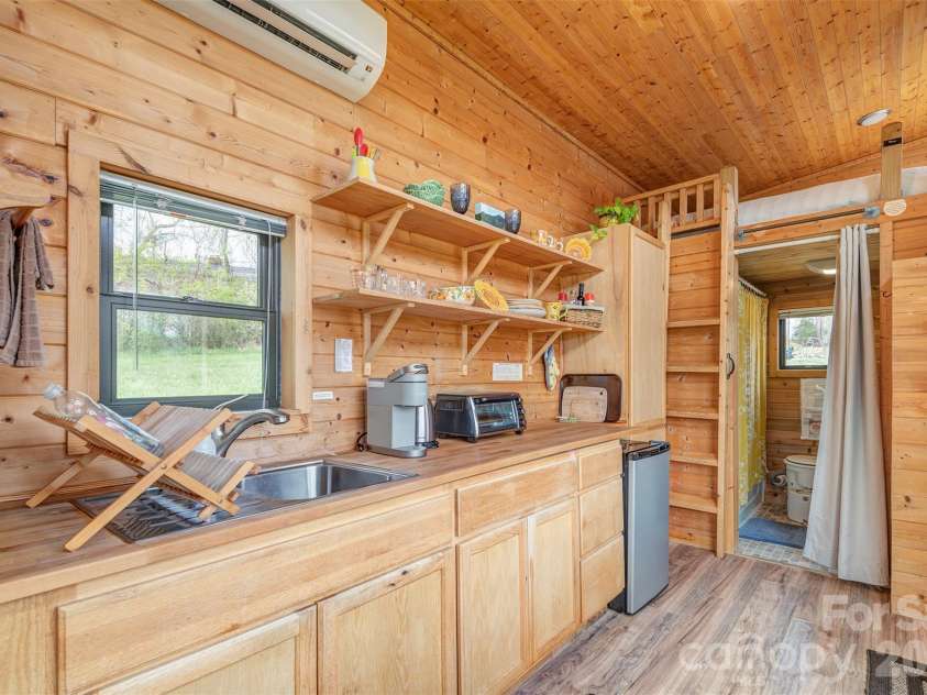 437 Onteora Boulevard, Asheville, NC 28803.  MLS# CAR4361742, YatesRealty ID 8612. 