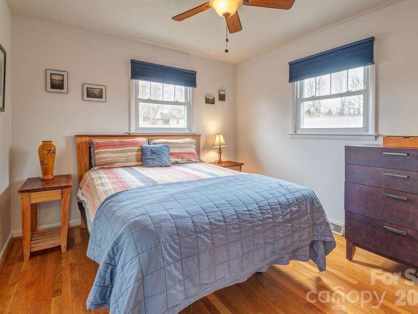437 Onteora Boulevard, Asheville, NC 28803.  MLS# CAR4361742, YatesRealty ID 8612. Primary bedroom