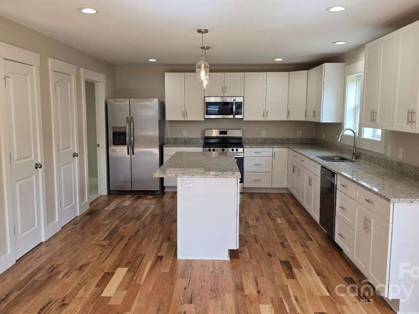 316 Hill Street, Gastonia, NC 28052.  MLS# CAR4321083, YatesRealty ID 8613. Kitchen