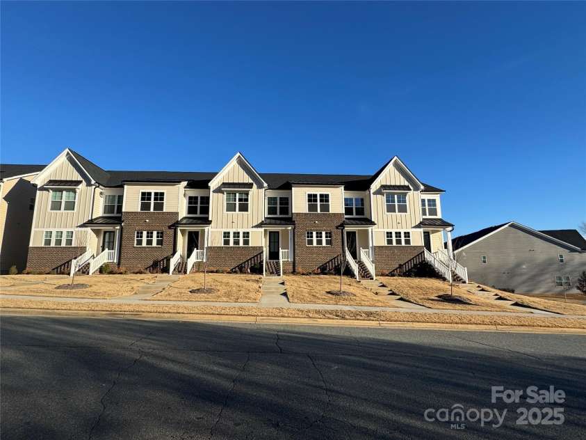 108 Glencoe Lane, Mooresville, NC 28117.  MLS# CAR4222734, YatesRealty ID 8616. Front Exterior