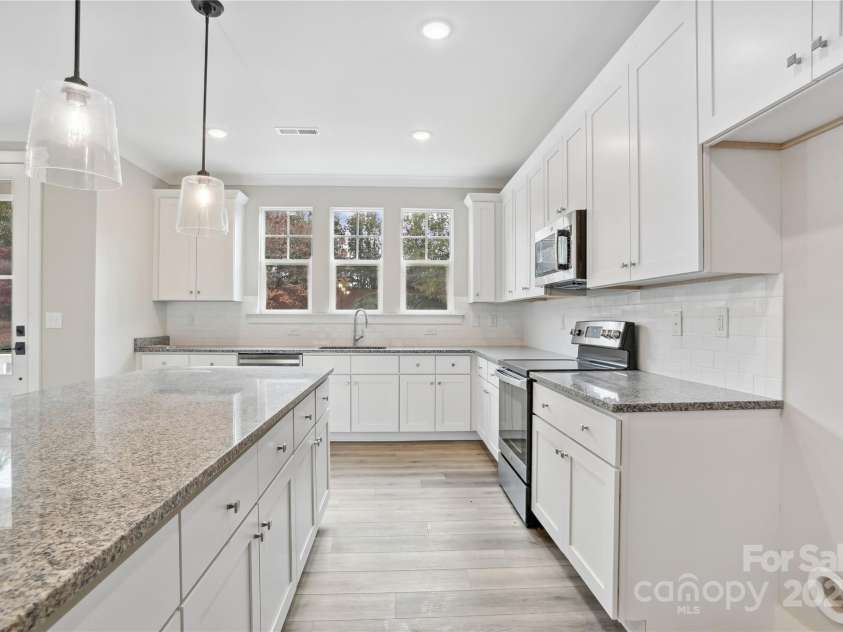 108 Glencoe Lane, Mooresville, NC 28117.  MLS# CAR4222734, YatesRealty ID 8616. Kitchen