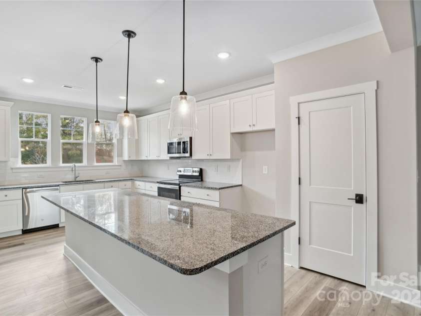 108 Glencoe Lane, Mooresville, NC 28117.  MLS# CAR4222734, YatesRealty ID 8616. Kitchen