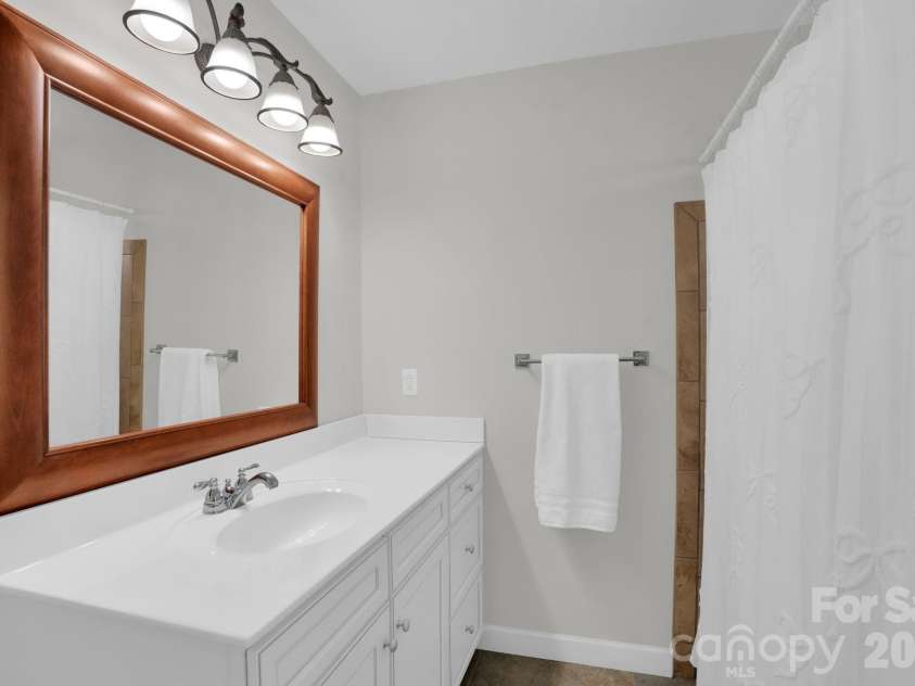 582 Harper Davis Road, Clover, SC 29710.  MLS# CAR4364034, YatesRealty ID 8616. 