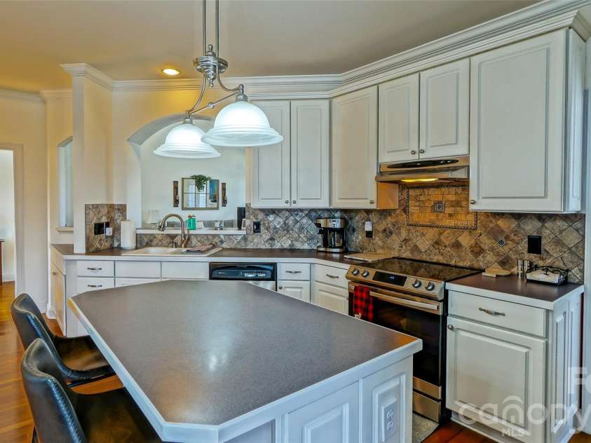 187 Fox Den Circle, Statesville, NC 28677.  MLS# CAR4363496, YatesRealty ID 8617. 