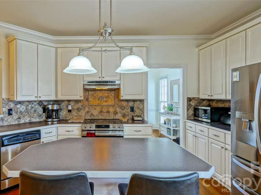 187 Fox Den Circle, Statesville, NC 28677.  MLS# CAR4363496, YatesRealty ID 8617. Island includes seating!