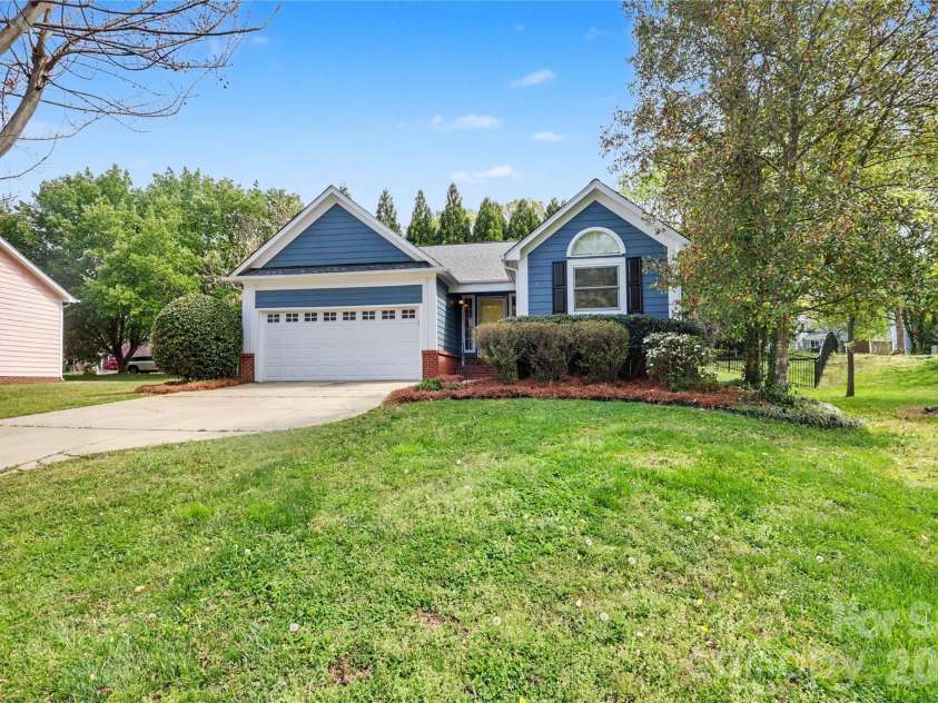 804 Mill Run Drive, Charlotte, NC 28209.  MLS# CAR4363423, YatesRealty ID 8618. 