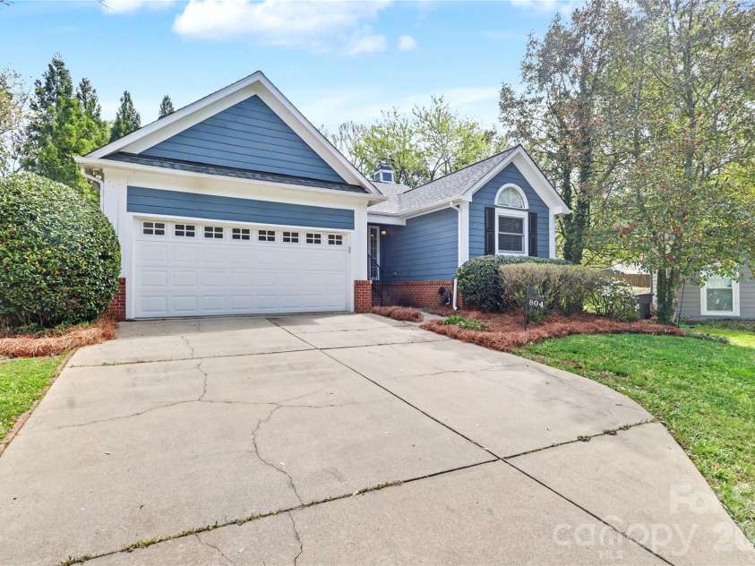 804 Mill Run Drive, Charlotte, NC 28209.  MLS# CAR4363423, YatesRealty ID 8618. 