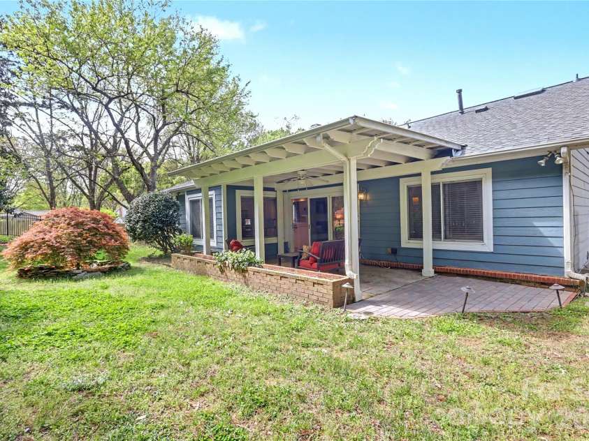 804 Mill Run Drive, Charlotte, NC 28209.  MLS# CAR4363423, YatesRealty ID 8618. 