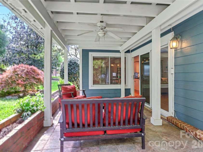 804 Mill Run Drive, Charlotte, NC 28209.  MLS# CAR4363423, YatesRealty ID 8618. 