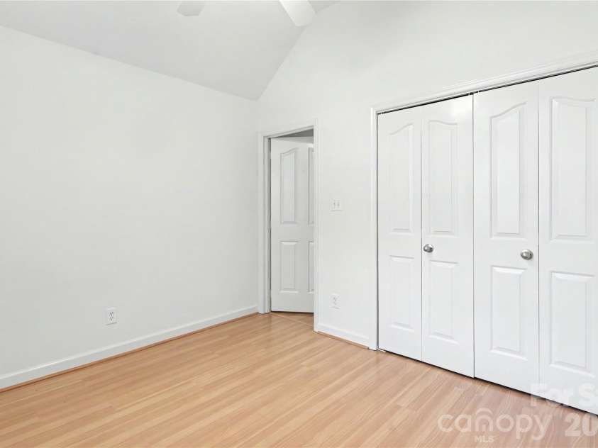 804 Mill Run Drive, Charlotte, NC 28209.  MLS# CAR4363423, YatesRealty ID 8618. 