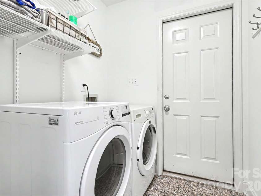 804 Mill Run Drive, Charlotte, NC 28209.  MLS# CAR4363423, YatesRealty ID 8618. 