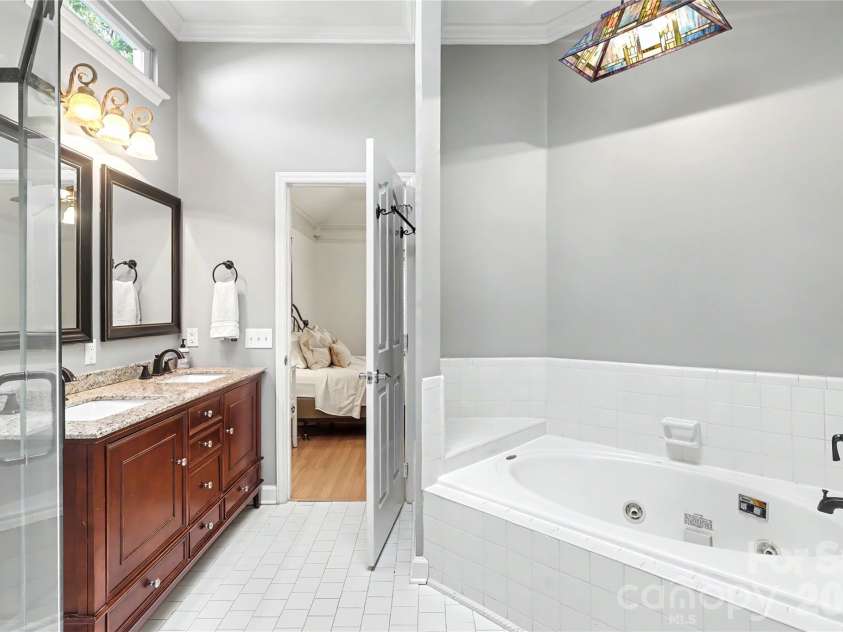 804 Mill Run Drive, Charlotte, NC 28209.  MLS# CAR4363423, YatesRealty ID 8618. 