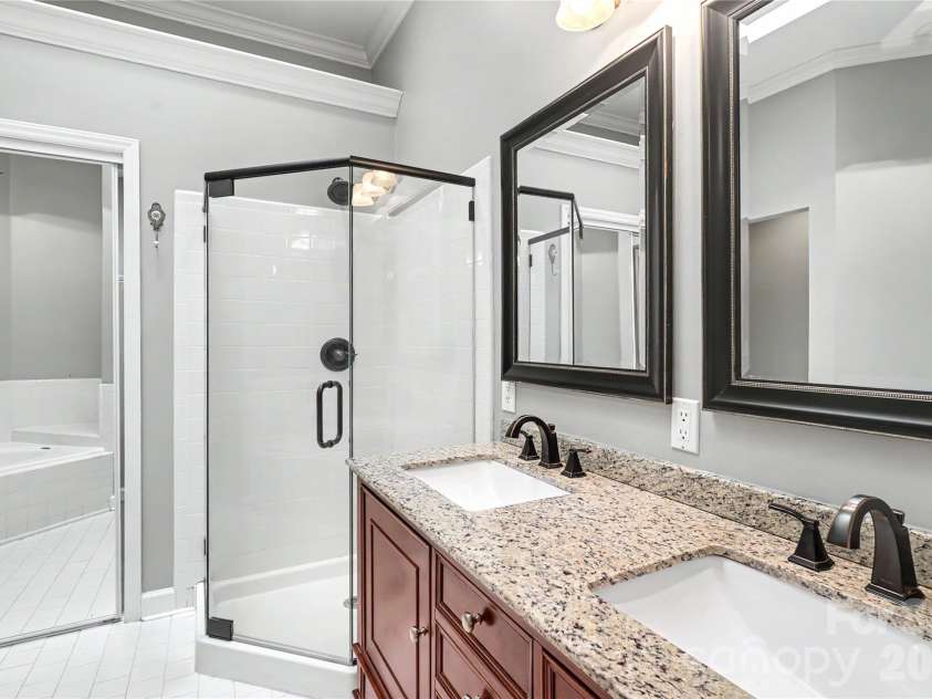 804 Mill Run Drive, Charlotte, NC 28209.  MLS# CAR4363423, YatesRealty ID 8618. 