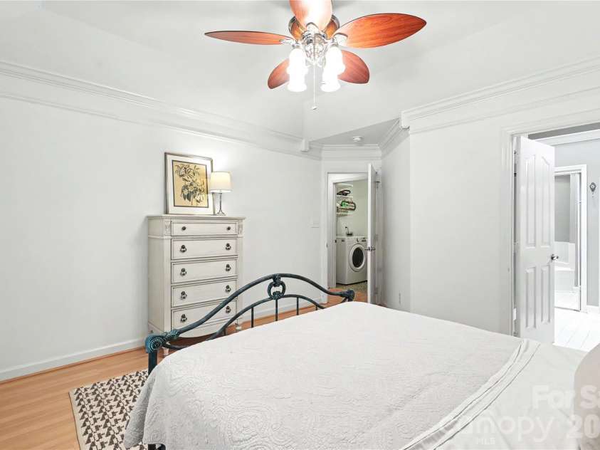 804 Mill Run Drive, Charlotte, NC 28209.  MLS# CAR4363423, YatesRealty ID 8618. 