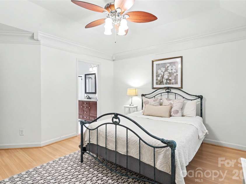 804 Mill Run Drive, Charlotte, NC 28209.  MLS# CAR4363423, YatesRealty ID 8618. 