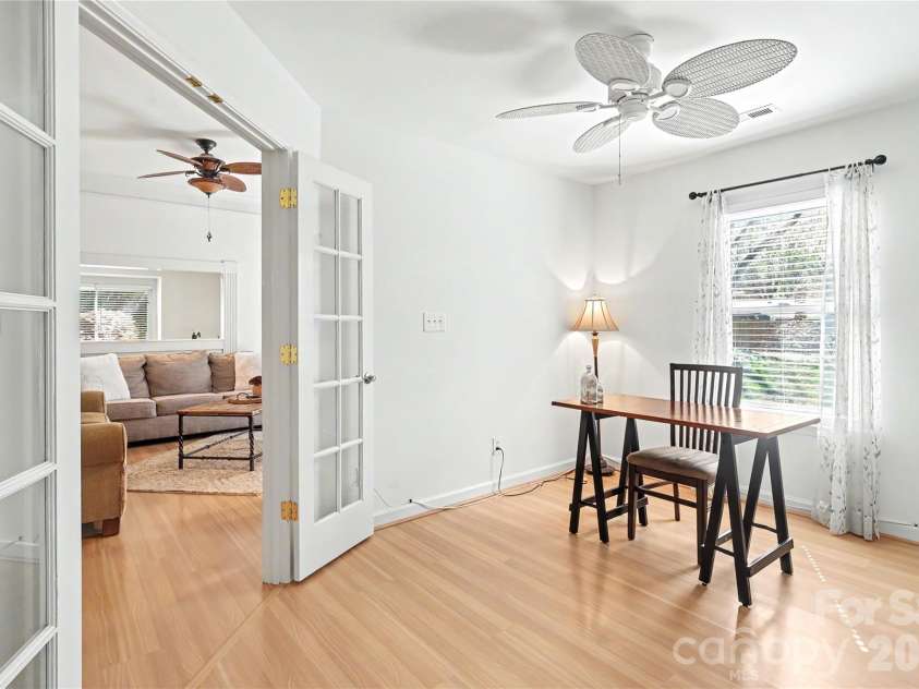 804 Mill Run Drive, Charlotte, NC 28209.  MLS# CAR4363423, YatesRealty ID 8618. 