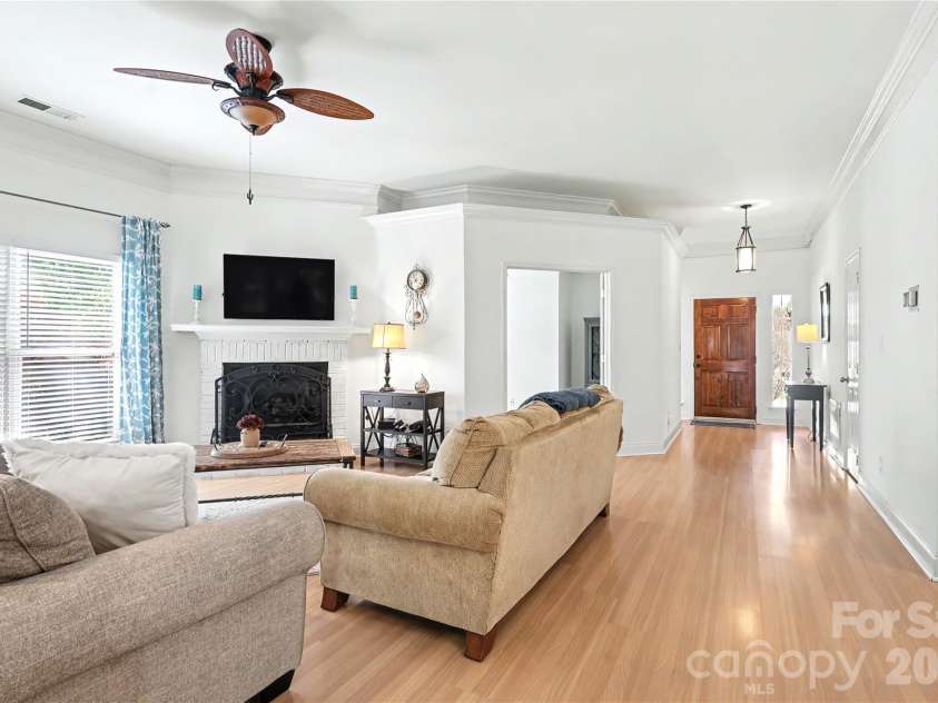 804 Mill Run Drive, Charlotte, NC 28209.  MLS# CAR4363423, YatesRealty ID 8618. 